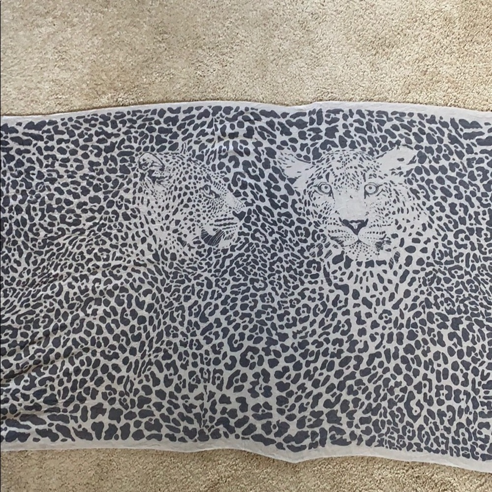 Erimakee Leopard Print Scarff